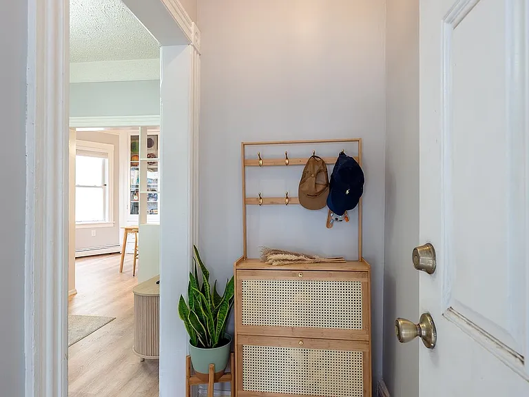 233 Bidwell Ave — Photo 2