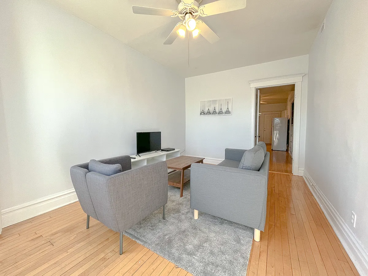 Building Photo - 2442 N Ashland Ave #2