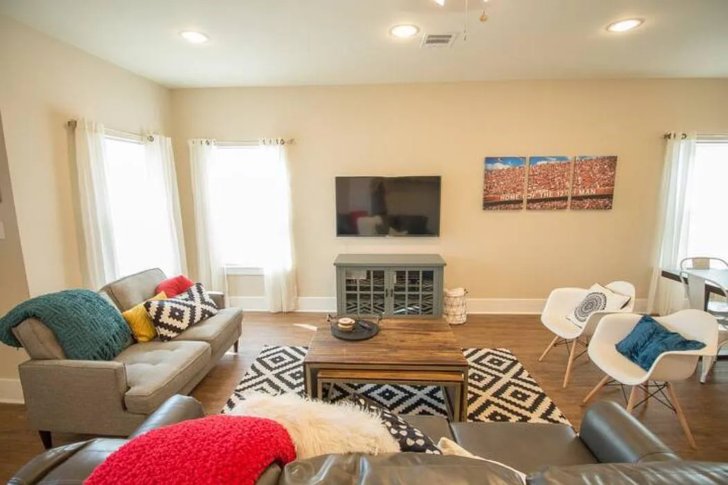 4 bed, 4.5 bath, 2171 sqft, $4,895 — Photo 4