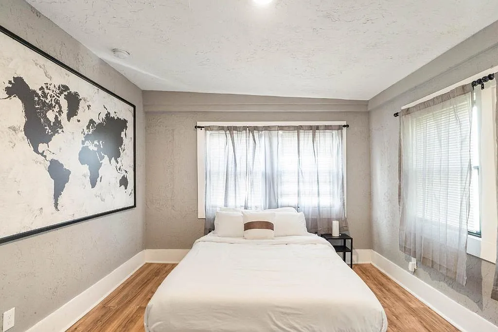 2 bed, $4,323 — Photo 2