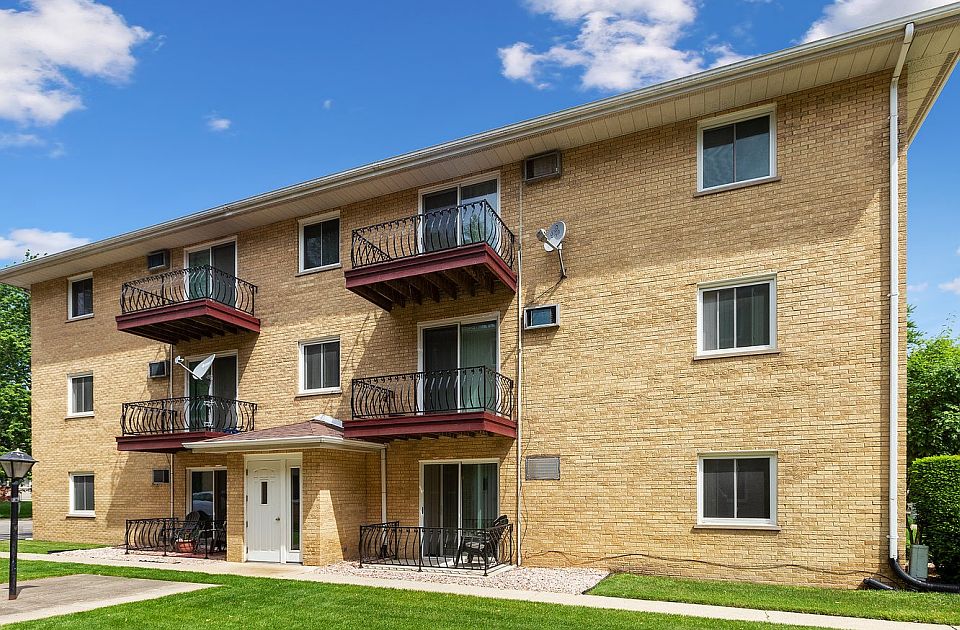 1st image of 17760 Rosewood Dr APT 3