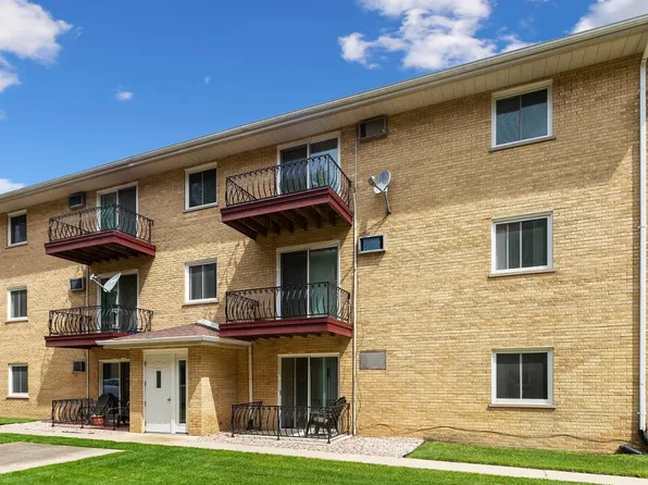 17760 Rosewood Dr APT 6, Lansing, IL 60438