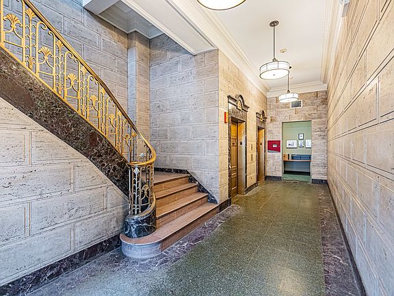 4th image of 4015 N Milwaukee Ave Unit 213