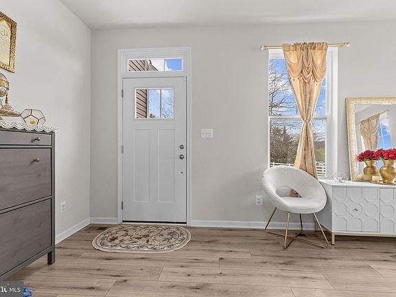 4th image of 35 Hickory Ridge Cir
