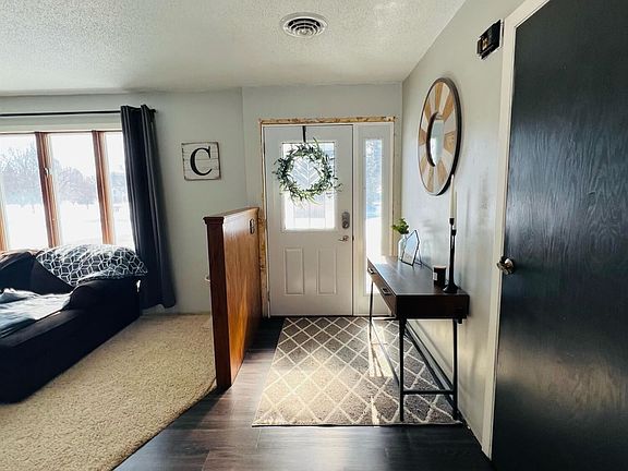 2nd image of 124 1st Ave