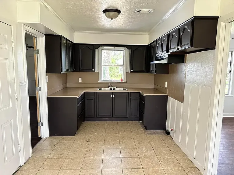 5720 Shivers Dr — Photo 2