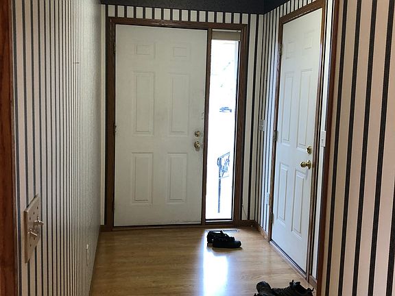 2nd image of 2100 Lincoln St S