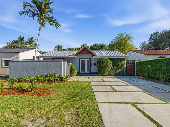3rd image of 4628 SW 10th St