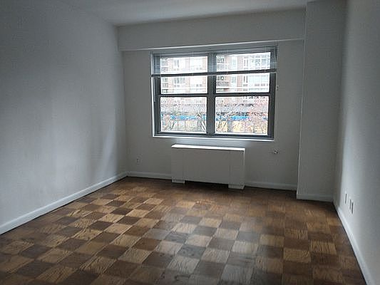5th image of 200 E 64th St APT 3B