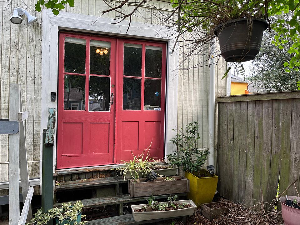 1st image of 3019 Annunciation St