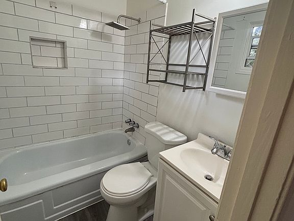 5th image of 879 Lyndon St APT 9