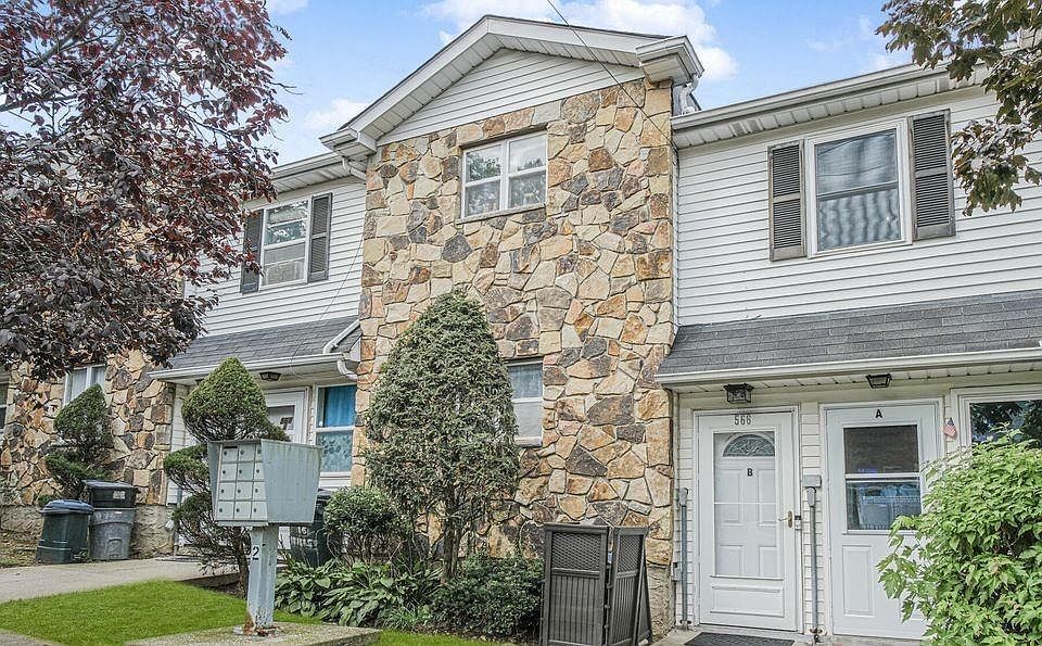 2nd image of 566 Buchanan Ave #B