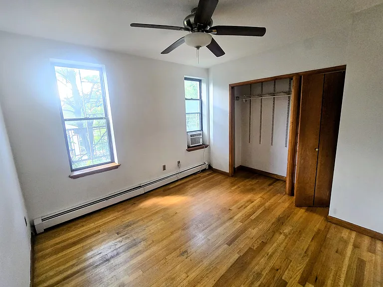 1093 Summit Ave #10 — Photo 6