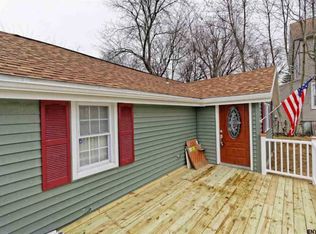 8 Arizona Ave, Rensselaer, NY 12144