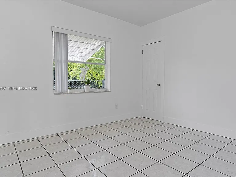 2024 NE 174th St — Photo 21