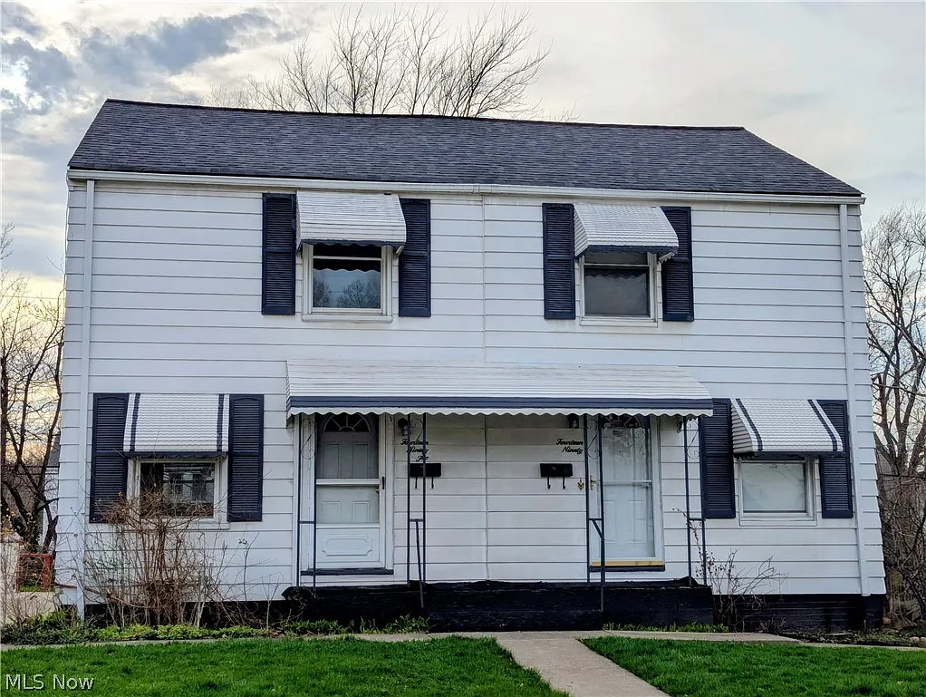 1492 E 250th St photo 1
