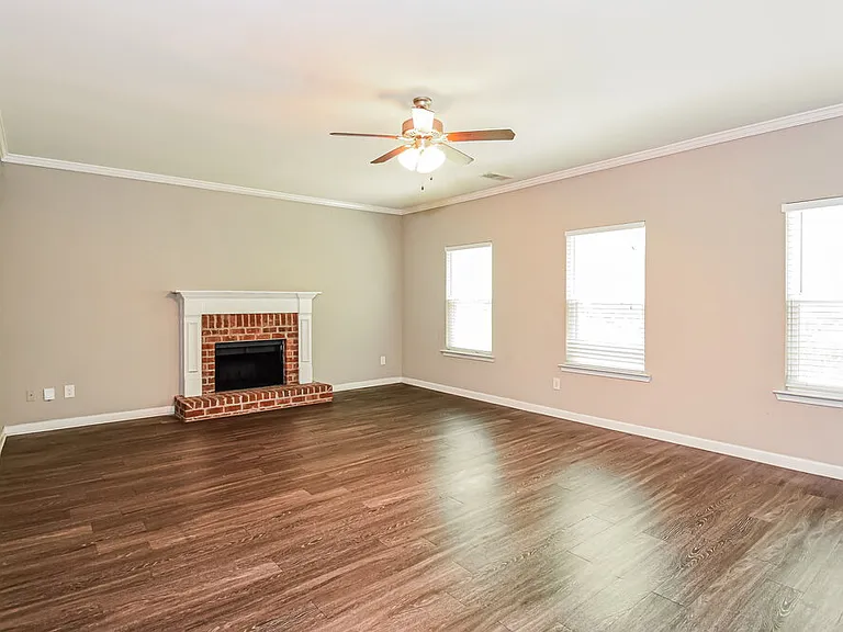 466 Fieldcrest Dr — Photo 5
