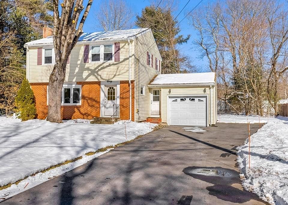 1st image of 4 Villa Dr