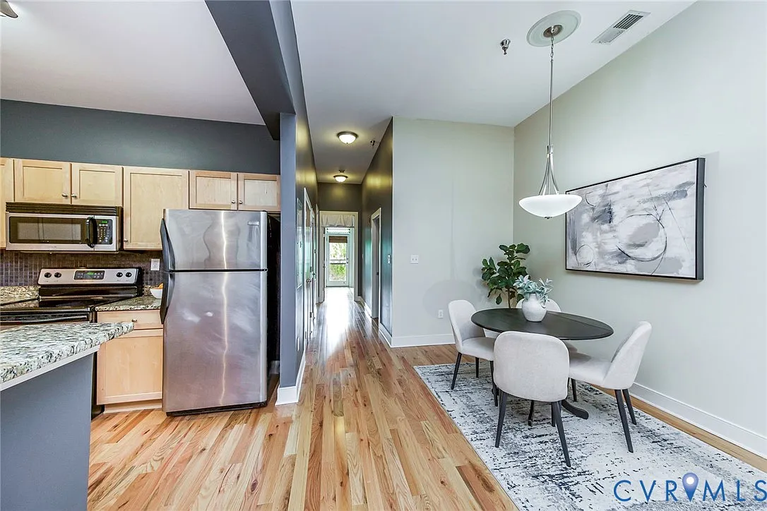 2 bed, 1170 sqft, $1,850 — Photo 2