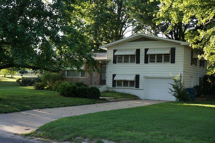 1st image of 914 N Rosewood Dr