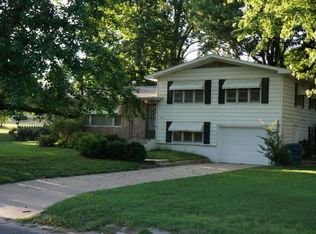 914 N Rosewood Dr, Monett, MO 65708