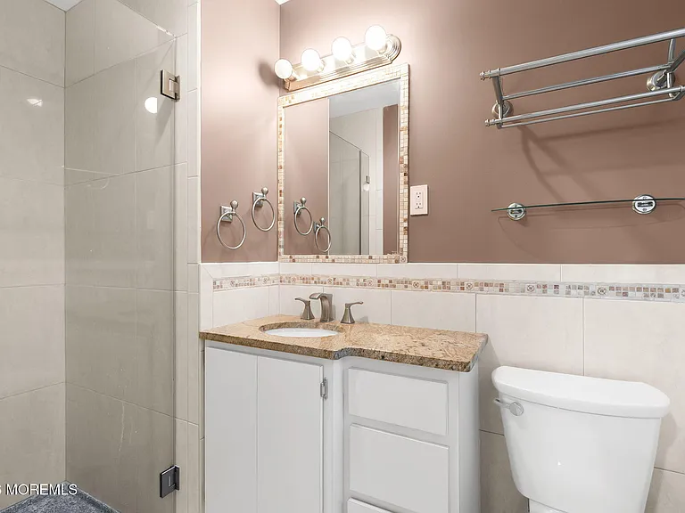 453 Milton Ave — Photo 24