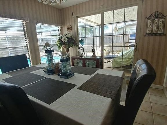 3rd image of 3422 Cincinnati Dr