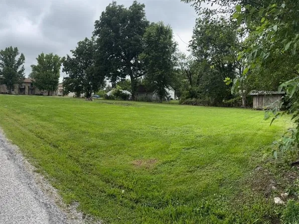 245 Sterling Dr, Moro, IL 62067