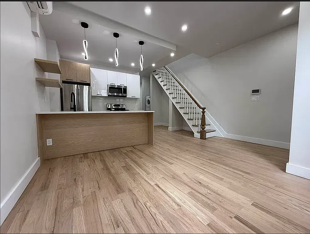 112 Hall Street — Photo 4