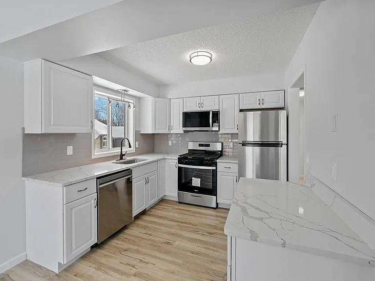 3345 Minnesota Ln N — Photo 5
