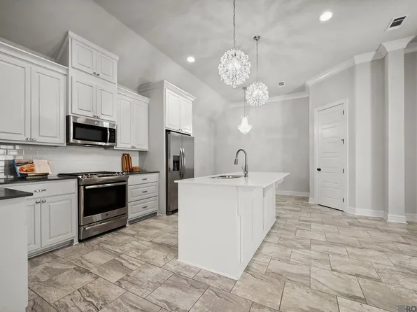 6544 Oak Garden Dr, Baton Rouge, LA 70817