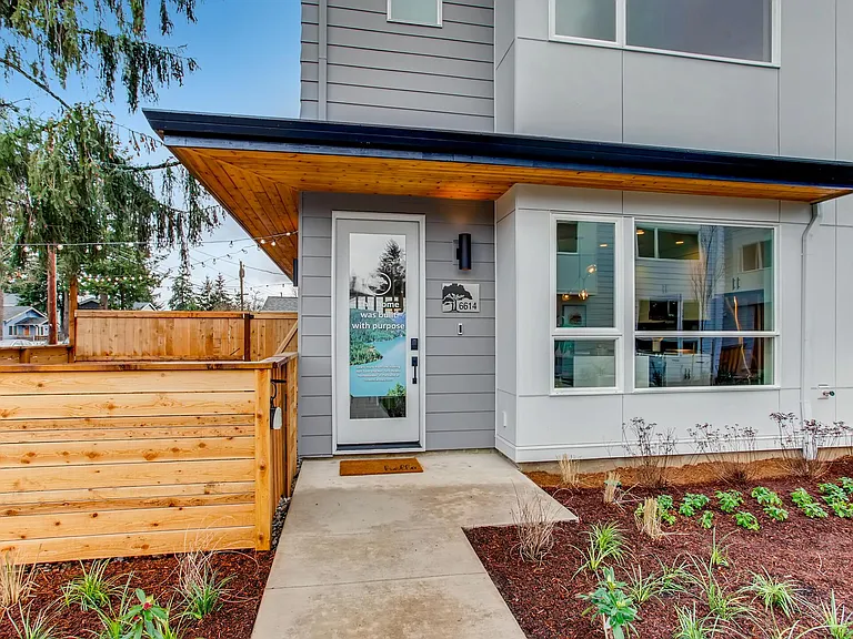 6614 SE 62nd Ave — Photo 3
