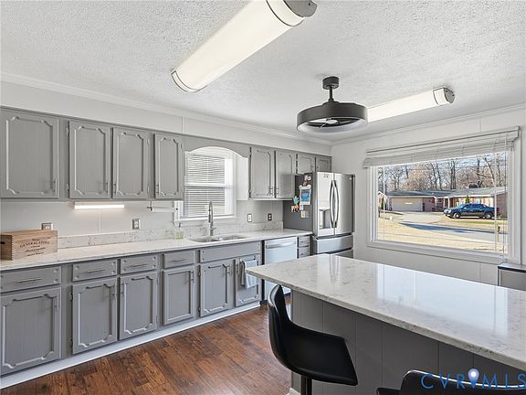 4th image of 107 S Colonial Dr