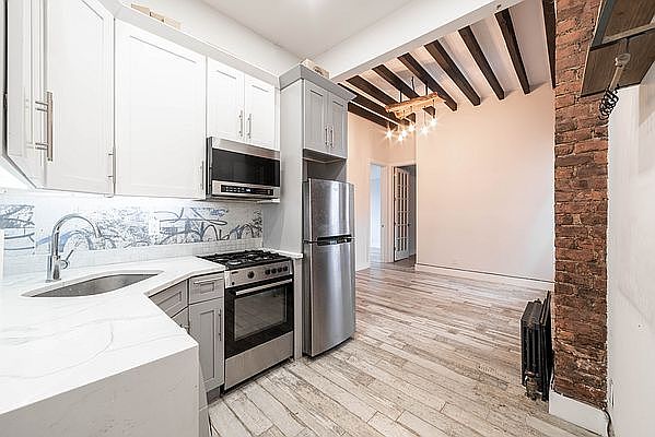 1st image of 77 Varet St #27