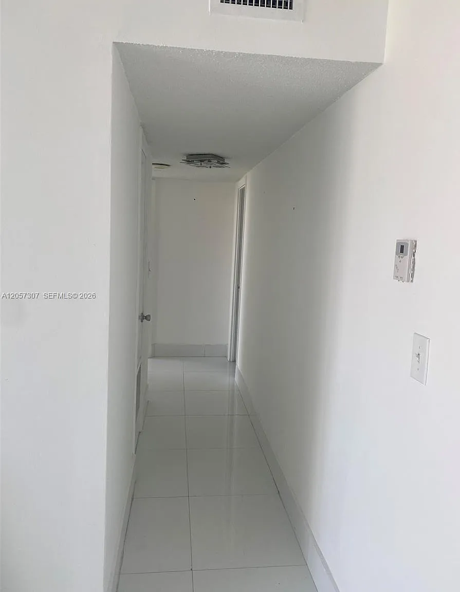 Commodore Plaza Condo — Photo 2