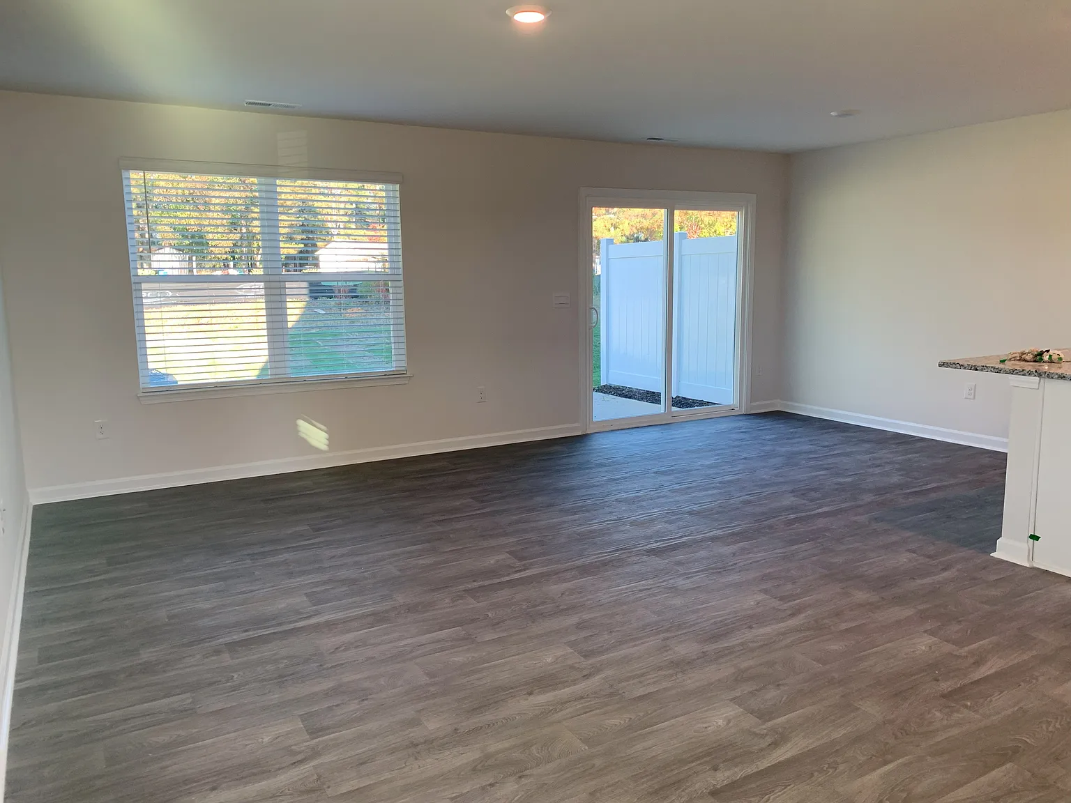 3 bed, 2.5 bath, 1400 sqft, $1,749 — Photo 3