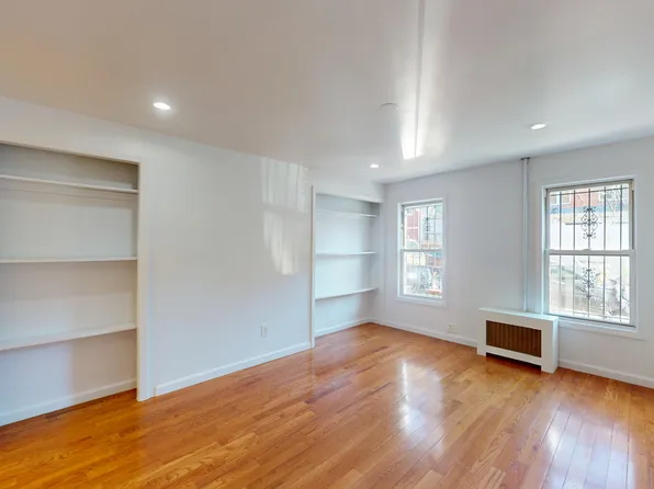 156 Wythe Avenue image 4 of 14