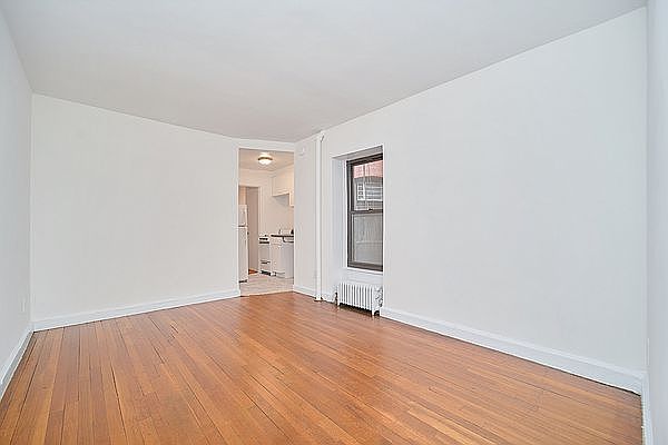1st image of 353 W 44th St APT 3e