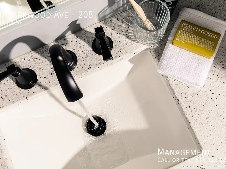 40 Parkwood Ave #208 — Photo 6
