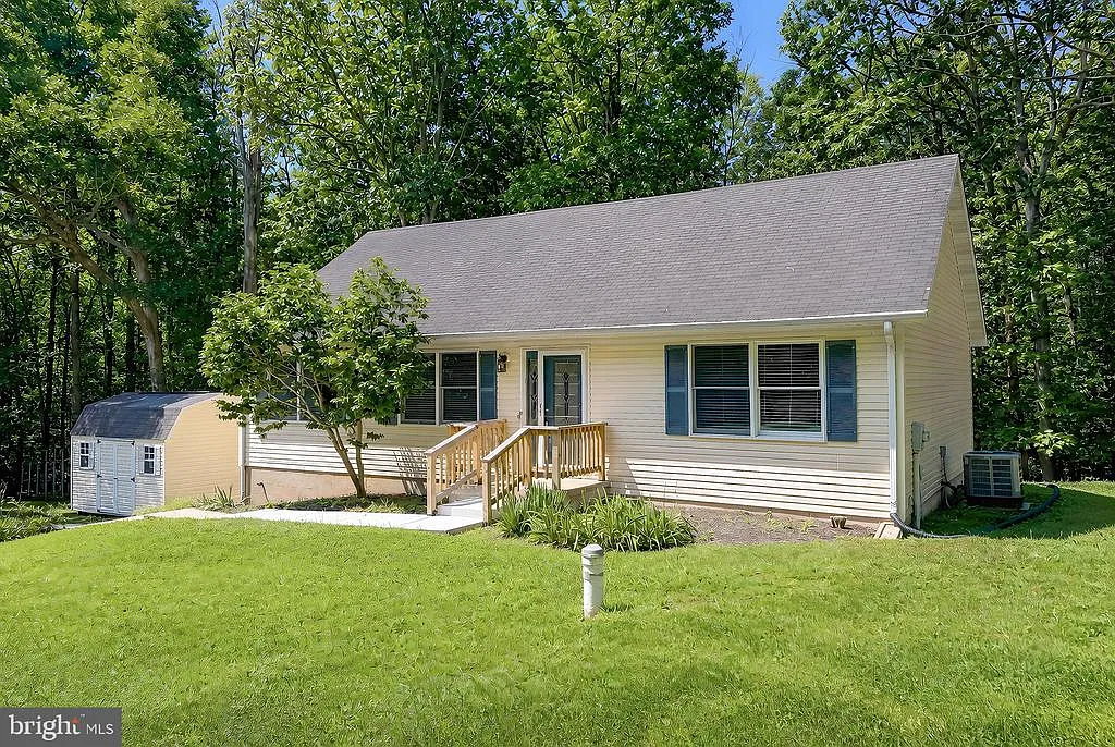 3 bed, 2.0 bath, 1232 sqft, $2,200 — Photo 2