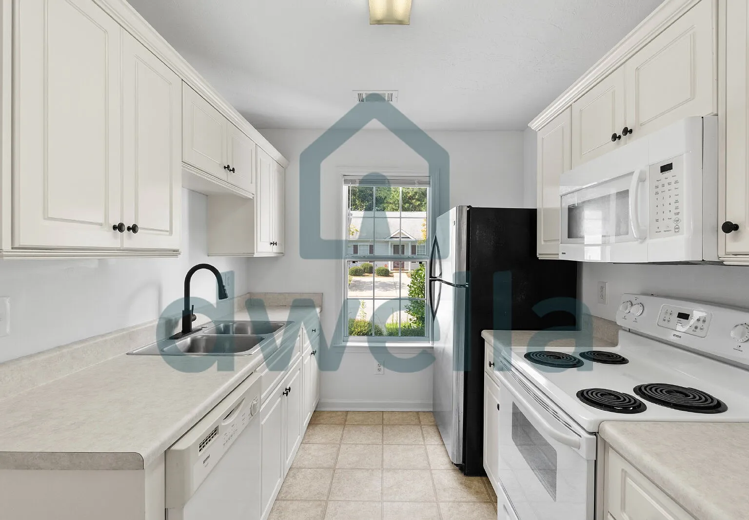 2 bed, 2.0 bath, 1100 sqft, $1,499 — Photo 2