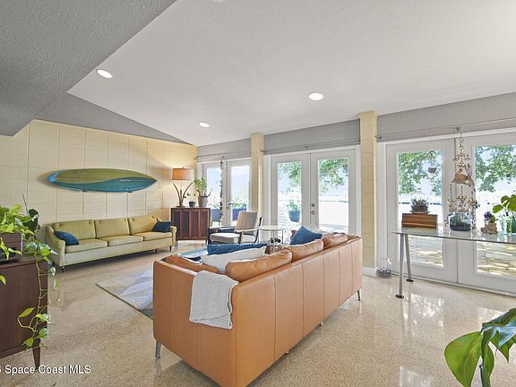 3rd image of 514 Cocoa Isles Blvd