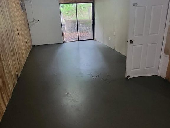 4th image of 7175 Holland Ln