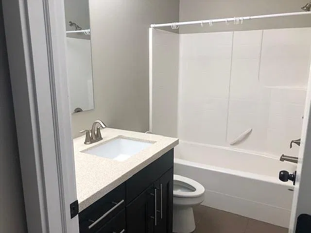 3 bed, 2.5 bath, 1424 sqft, $1,500 — Photo 2