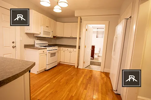 3 Euston St #B Photo 1