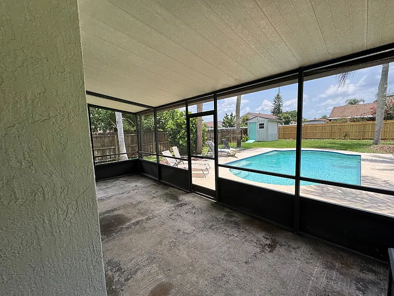 107 S Deerwood Ave — Photo 24