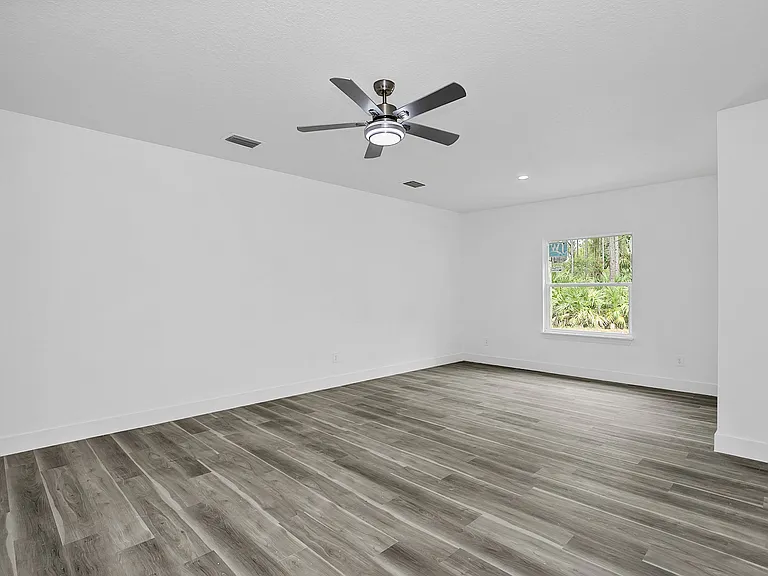 555 Gagnon St SE — Photo 13