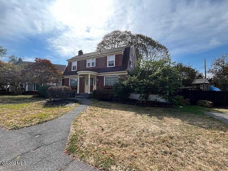 2nd image of 1138 Oxford Place