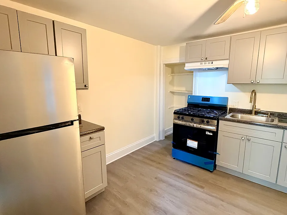 220 E Hanover St #4