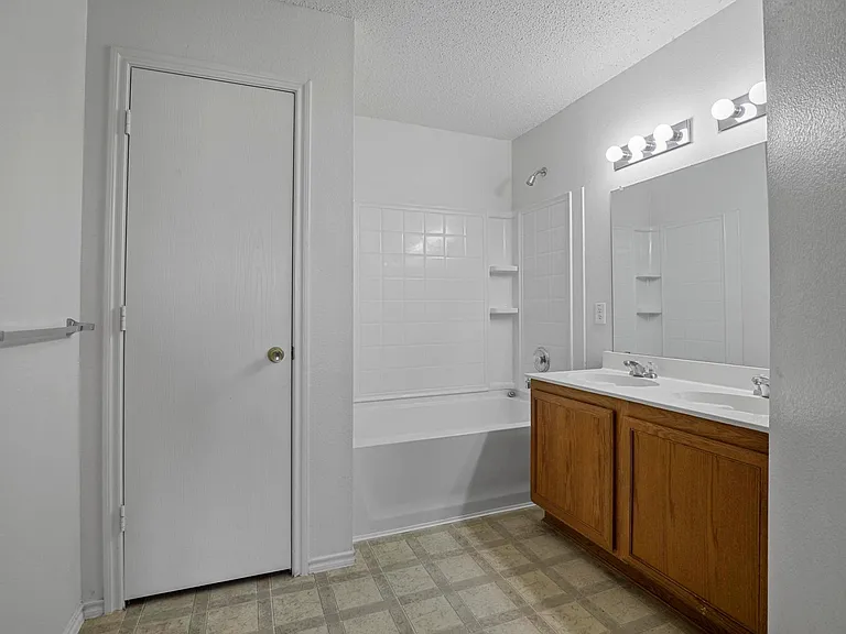 1713 Baxter Springs Dr — Photo 14